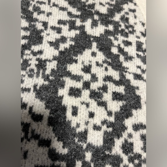 Soft Pattern Cardigan - Size Medium - Picture 3 of 4